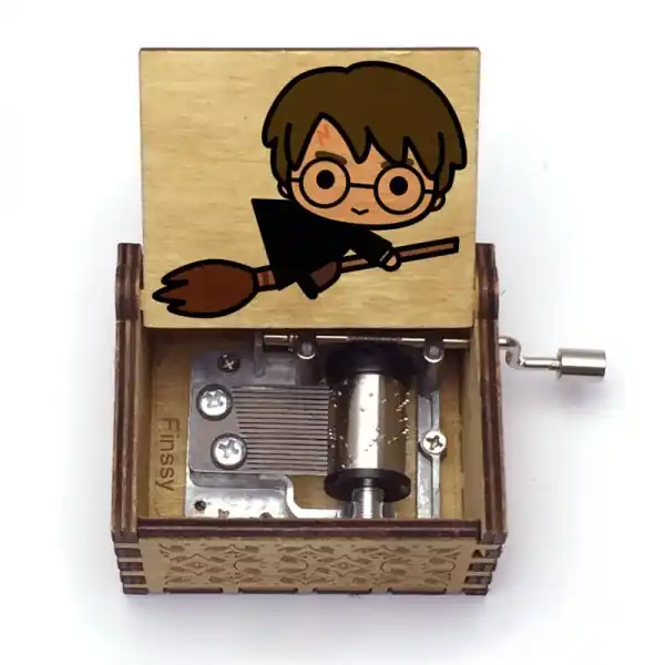 Hrací strojek v dřevěné krabičce hraje melodii Harry Potter Oblíbený